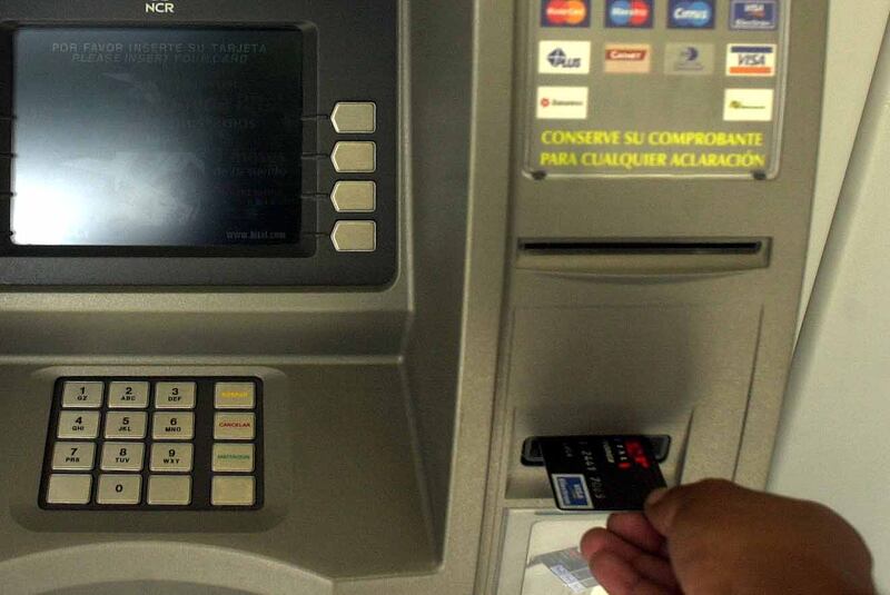 Si eres cliente de estos bancos podrás sacar dinero de otra red sin que te cobren comisión